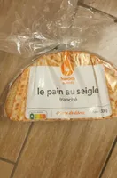 Le pain au seigle tranché