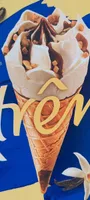 Rahmglace Vanille extrême mit Waffel