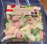 Salade mêlée cervelas et fromage
