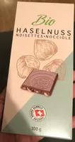 Chocolat au lait avec noisettes