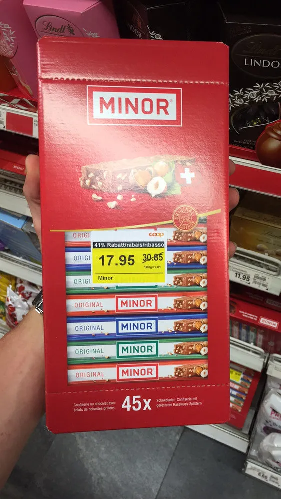 Minor : Confiserie au chocolat avec éclats de noisettes grillées