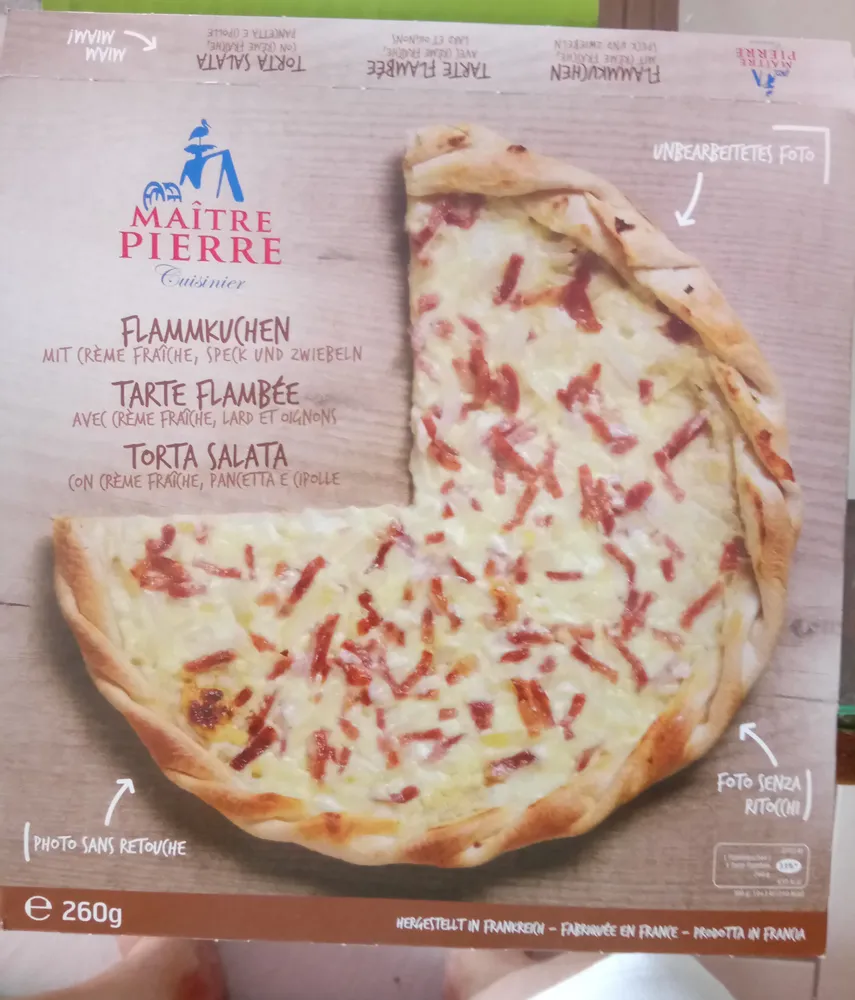 Maître Pierre Tarte Flambeé avec Créme fraiche, lard et oignons