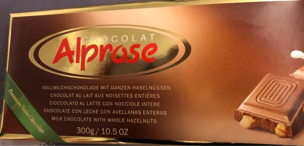 Chocolat au lait aux noisettes entières