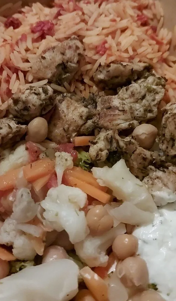 Hähnchen-Gyros auf Tomatenreis