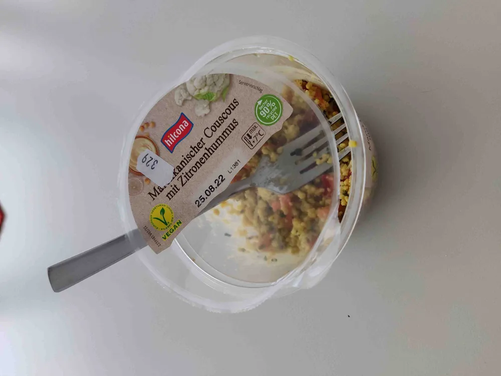 Marokkanischer Couscous mit Zitronenhummus