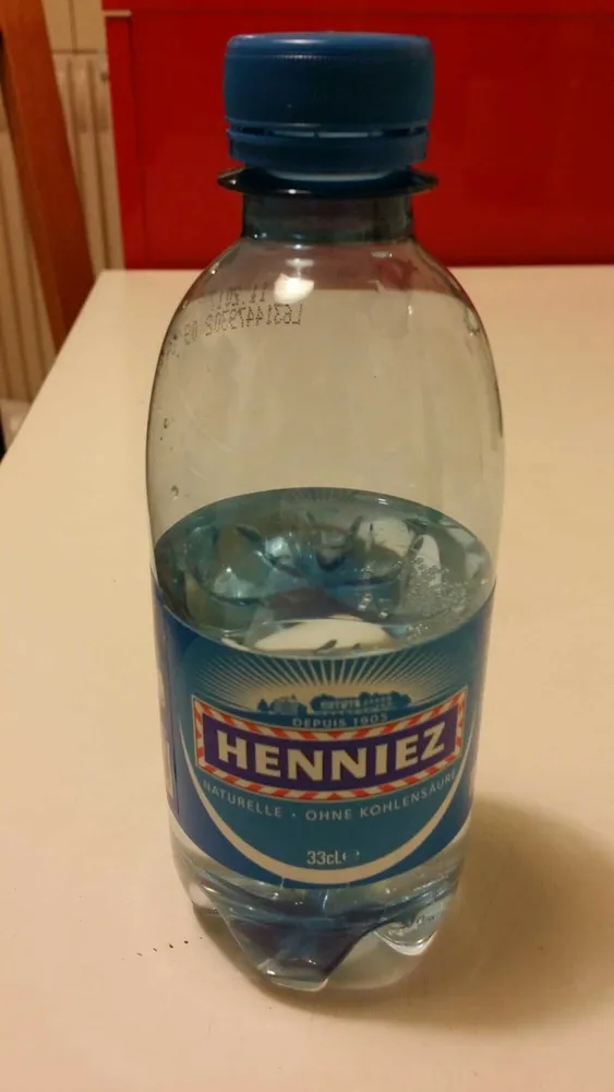 Acqua minerale naturale
