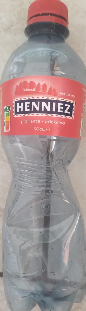 Acqua minerale naturale frizzante