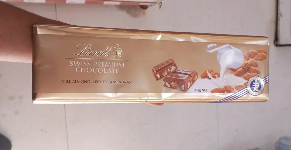 Lindt Chocolate Swiss Premium Almond Bar