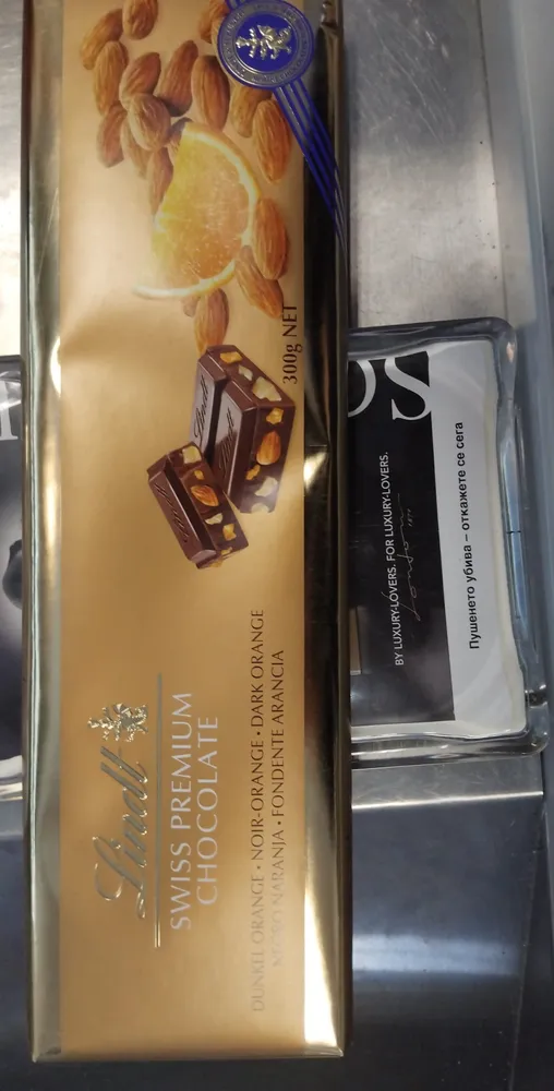 Chocolat noir avec oranges et amandes