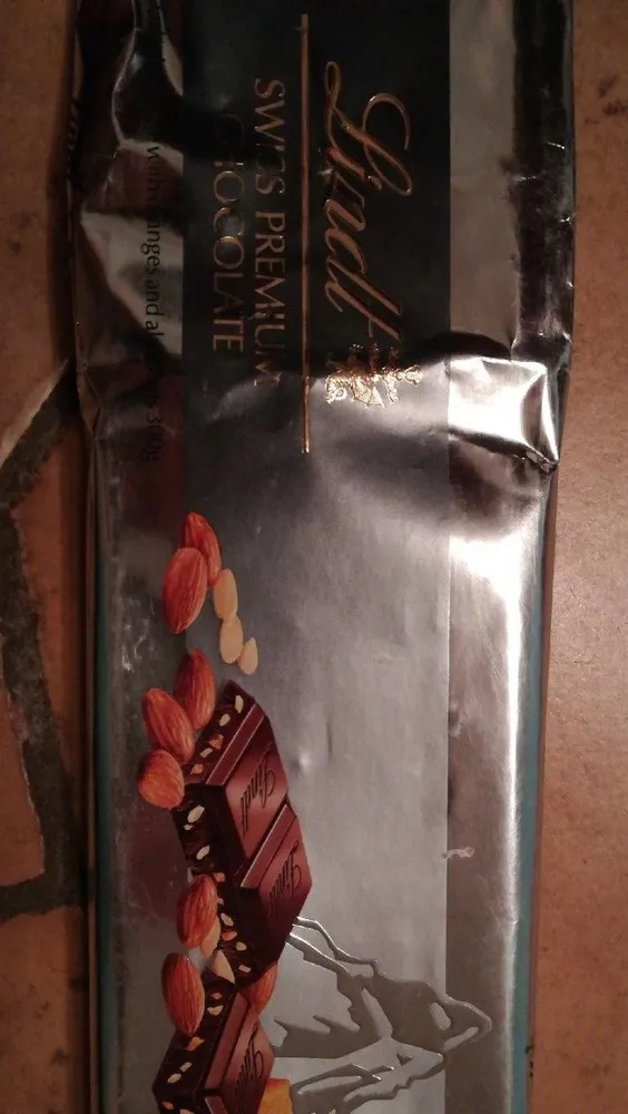 Barra De Chocolate Lindt Amargo, Laranja E Amenodas
