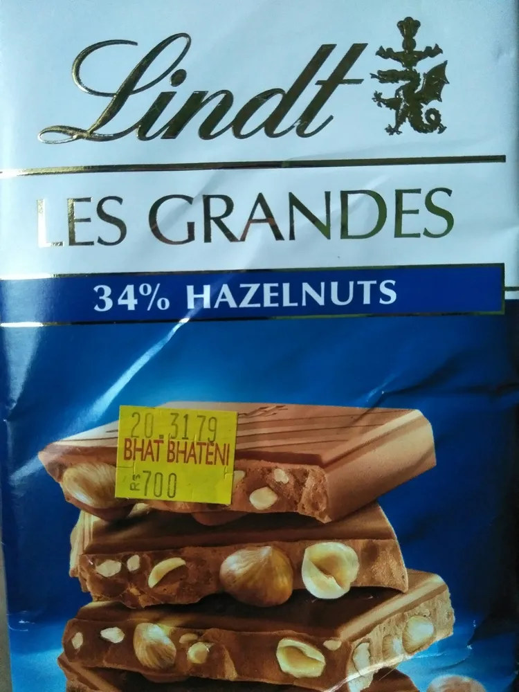 Lindt Les Grandes Milk Chocolate Bar 33% Milk Hazelnut