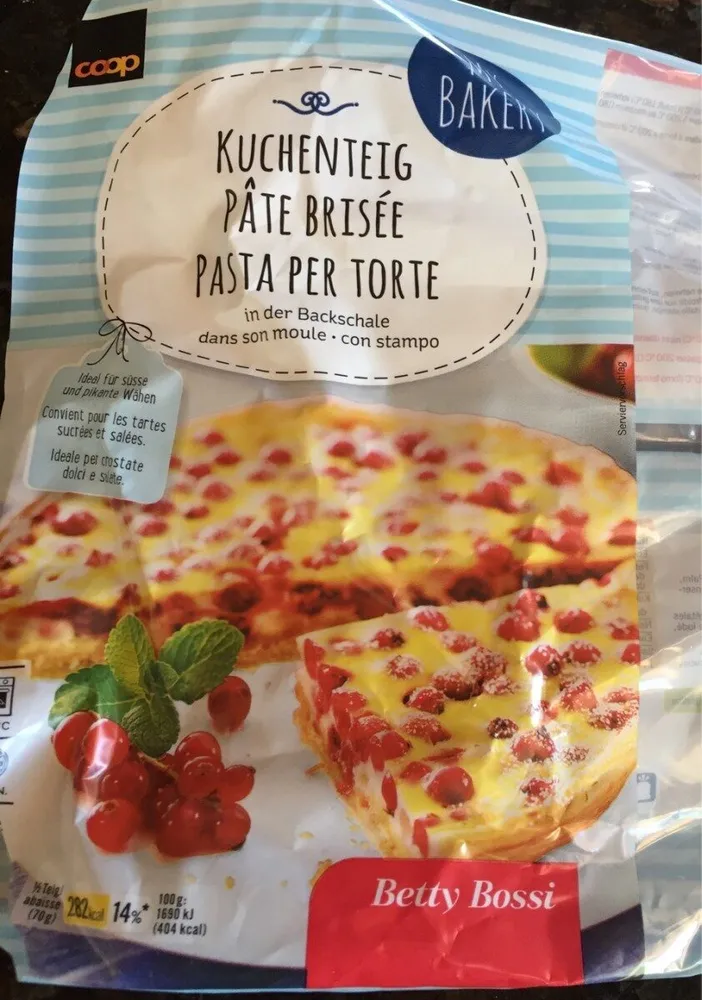 Pâte brisée dans son moule