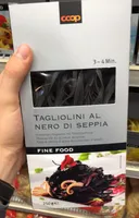 Pâtes au blé dur et à l'encre de seiche