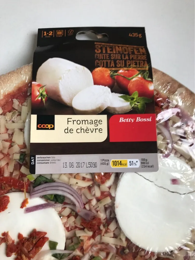Pizza garnie de fromage de chèvre