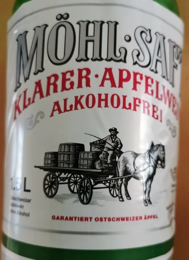 Klarer Möhl-Saft ohne Alkohol