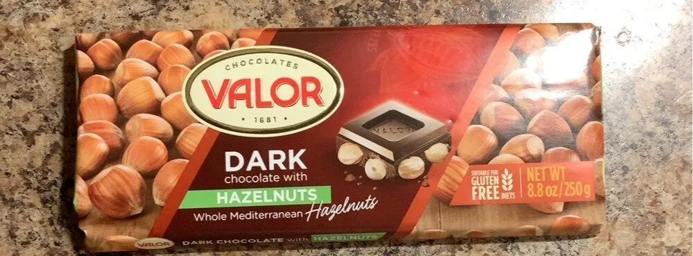 Chocolat noir aux noisettes