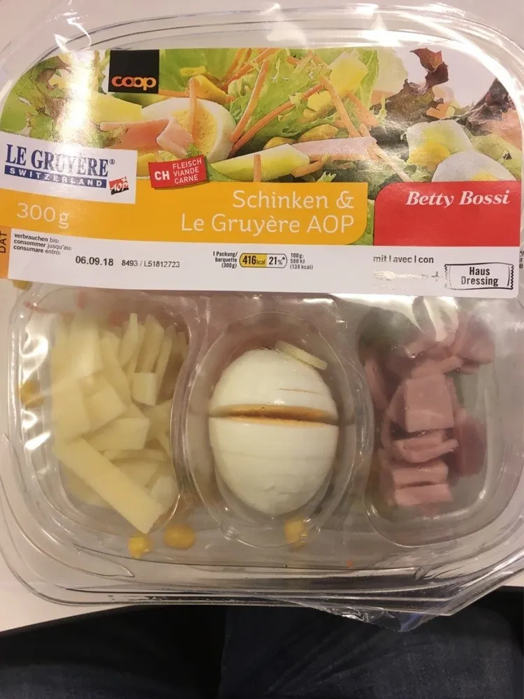 Salade avec jambon et gruyère + 1 oeuf