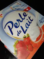 Perle de lait sur lit de fraise
