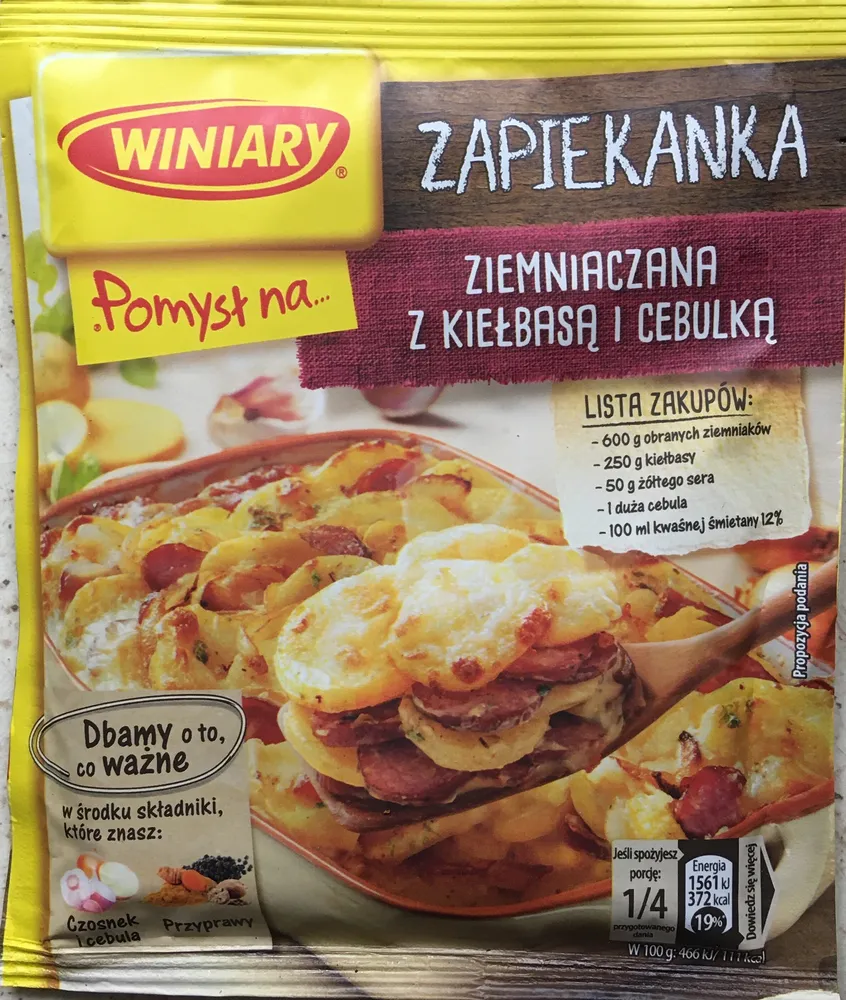 Zapiekanka ziemniaczana z kiełbasą i cebulką