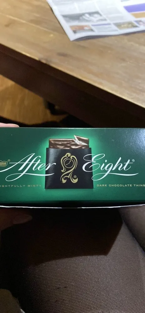 Fines feuilles de chocolat noir fourrées à la menthe
