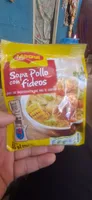 Sopa de pollo con fideos