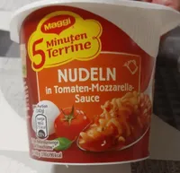 Nudeln In Tomaten-Mozzarella-Sauce