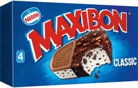 Nata sándwich de helado de nata y trocitos de chocolate