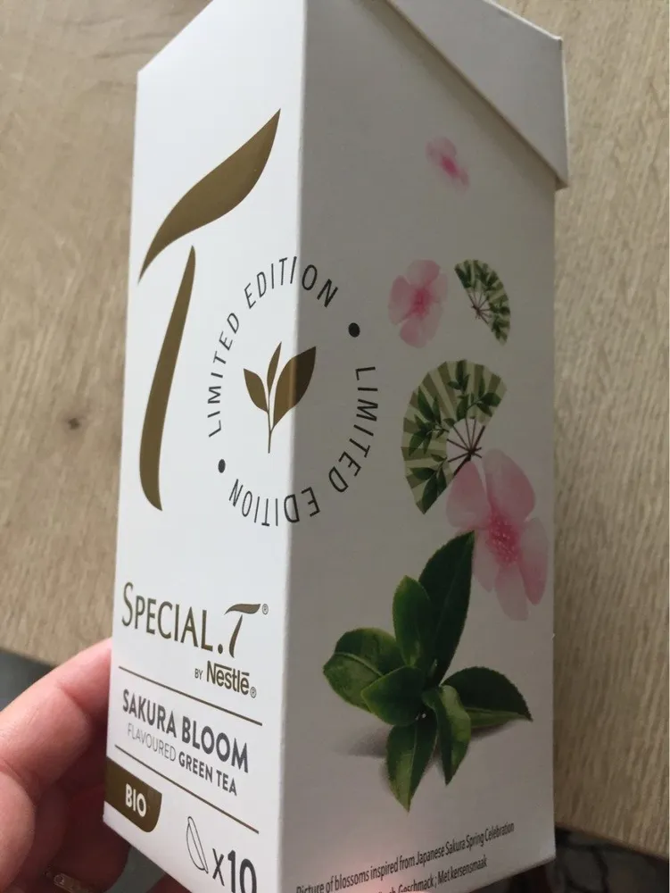 Sakura bloom green tea