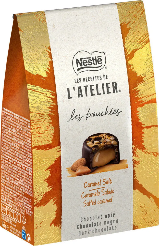 Bonbons de chocolat noir fourrés au caramel salé