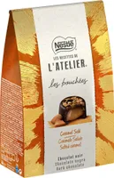 Bonbons de chocolat noir fourrés au caramel salé