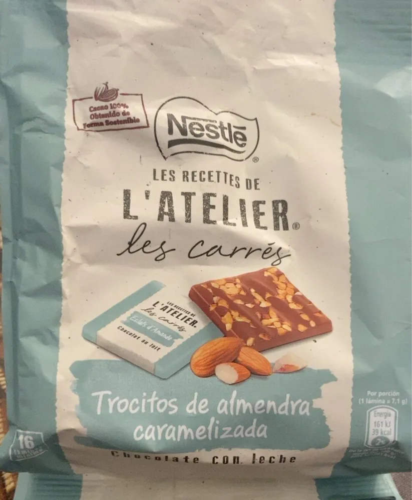 Chocolate con leche con trocitos de almendra caramelizada