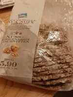 Pain de seigle aux noix tranché