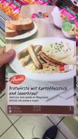 Saucisses avec purée et choucroute