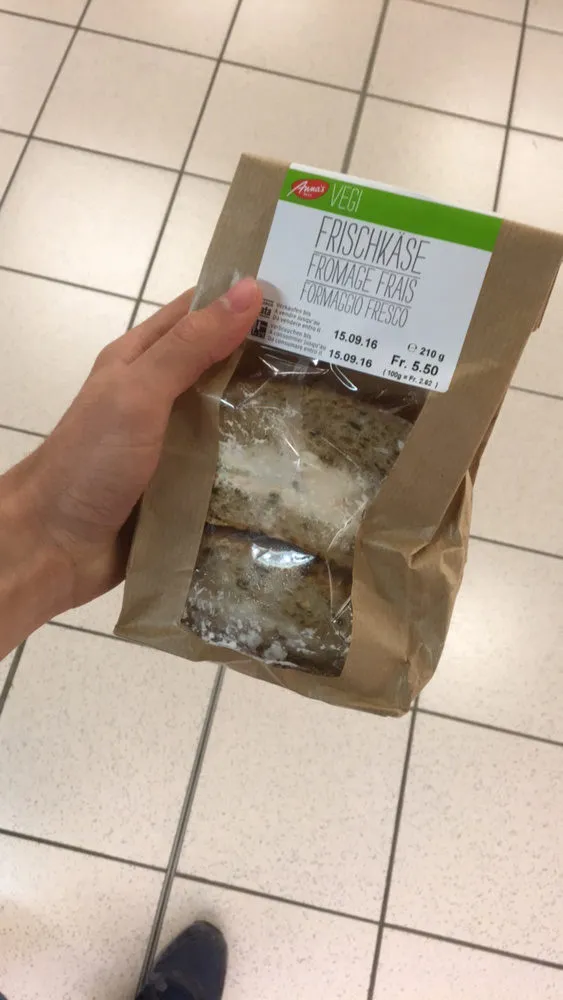 Fromage frais sandwich