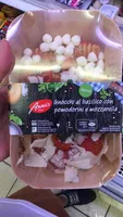 Gnocchi alors basilic con pomodorini e mozzarella