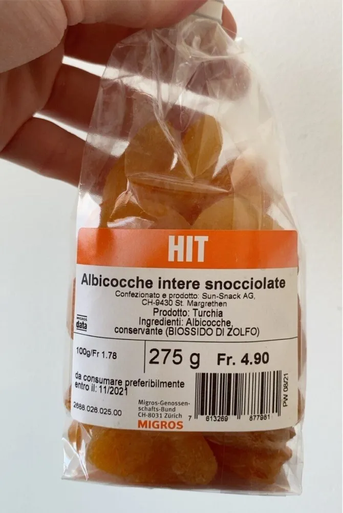 Albicocche intere snocciolate
