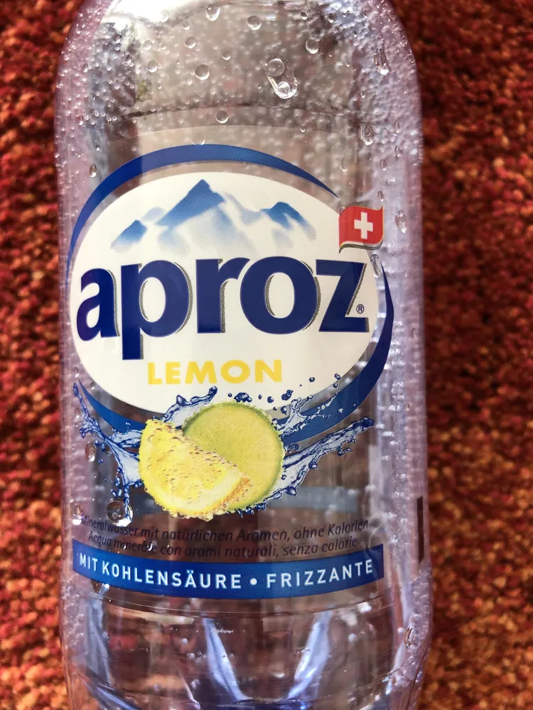 Eau gazéifiée aux arômes naturels de citron et de limette