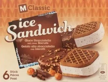 Ice Sandwich - Glace Stracciatella mit Biscuits