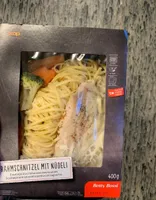 Escalope à la crème avec des nouilles