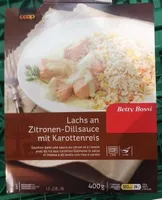Saumon dans une sauce au citron et à l'aneth avec du riz aux carottes