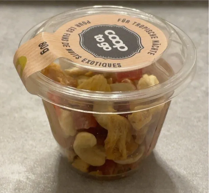 Mélange de fruits à coque et de fruits séchés