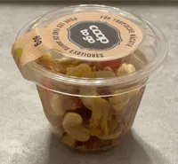 Mélange de fruits à coque et de fruits séchés