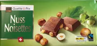 Chocolat au lait suisse avec des noisettes entières