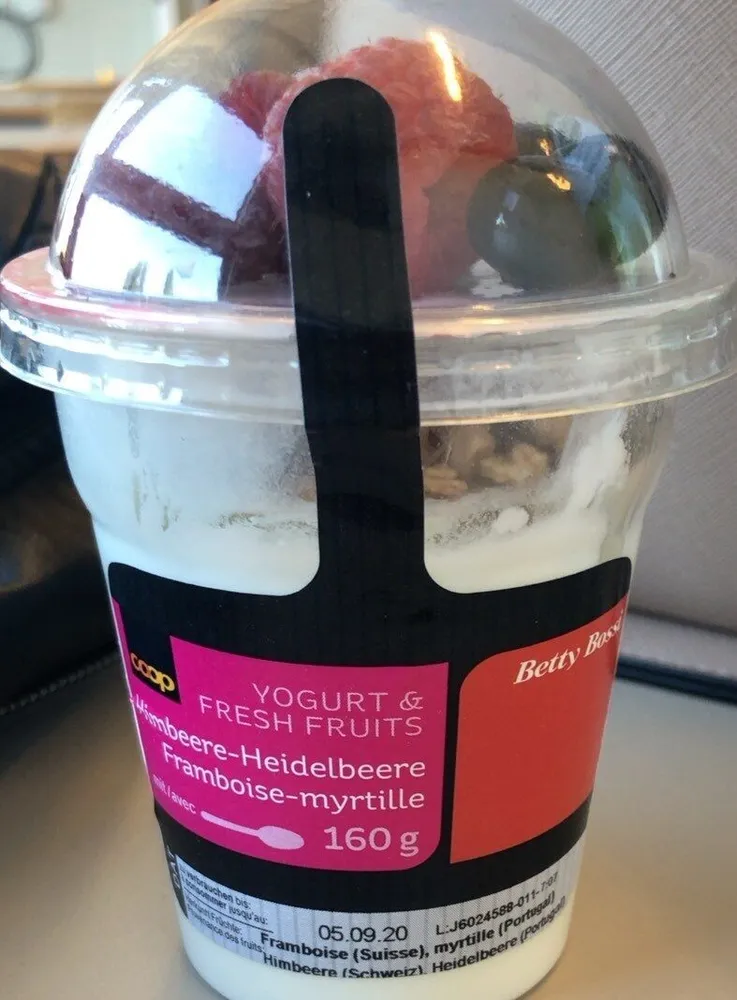 yoghurt & fresh fruits, framboise myrtille