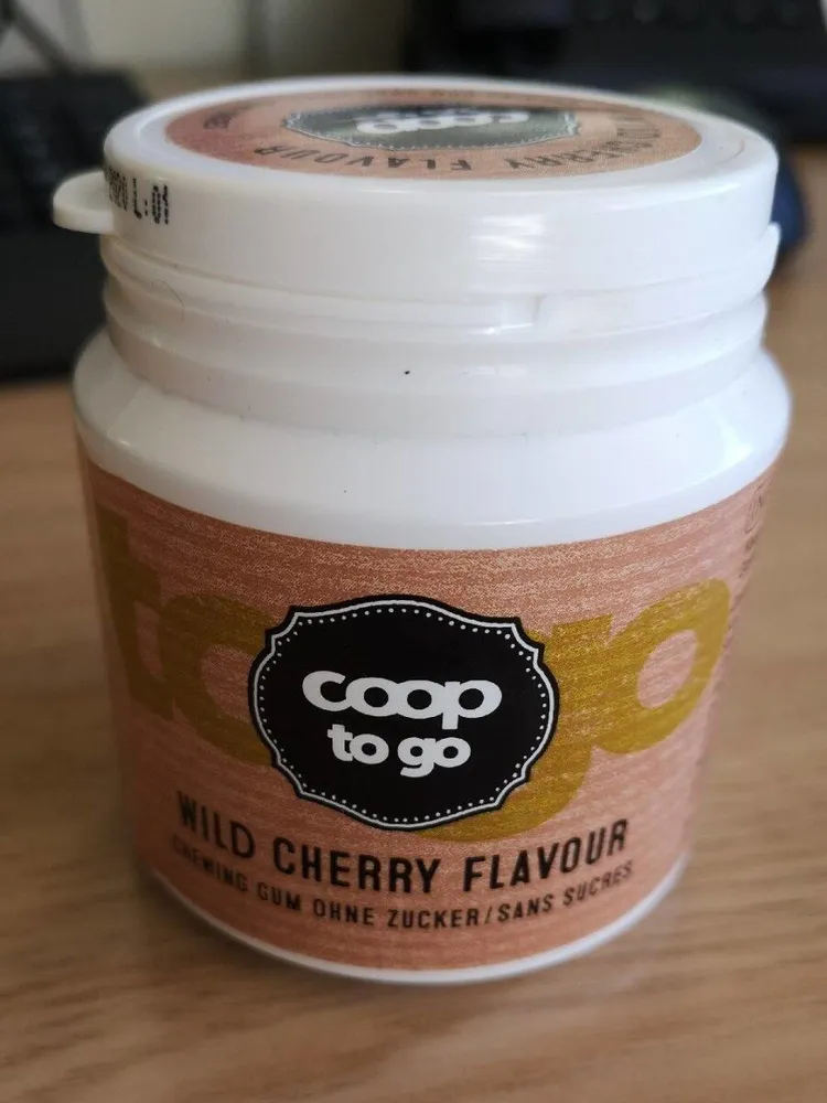 wild cherry flavour chewing gum