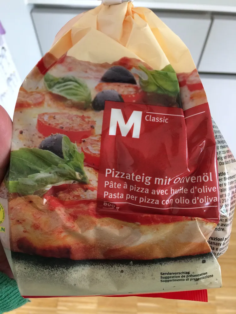 Pàte a pizza avec huile d'olive
