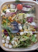 Salade mêlée avec tomate et mozzarella
