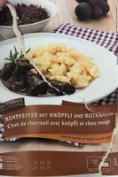 Civet de chevreuil avec knöpfli et chou rouge