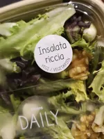 Mix salad mozzarella walnut