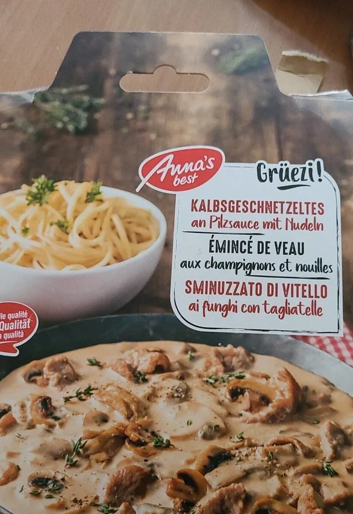Émincé de veau aux champignons et nouilles